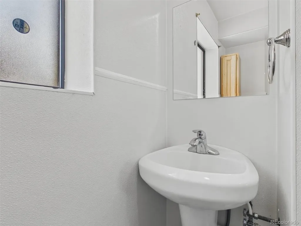 904 S Uravan Street Aurora CO 80017