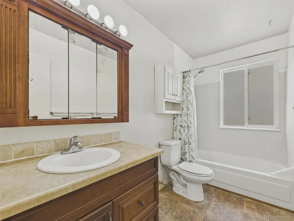 904 S Uravan Street Aurora CO 80017