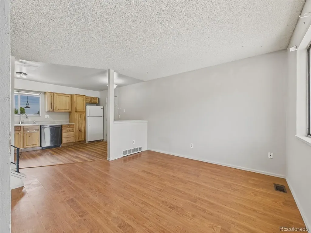 904 S Uravan Street Aurora CO 80017