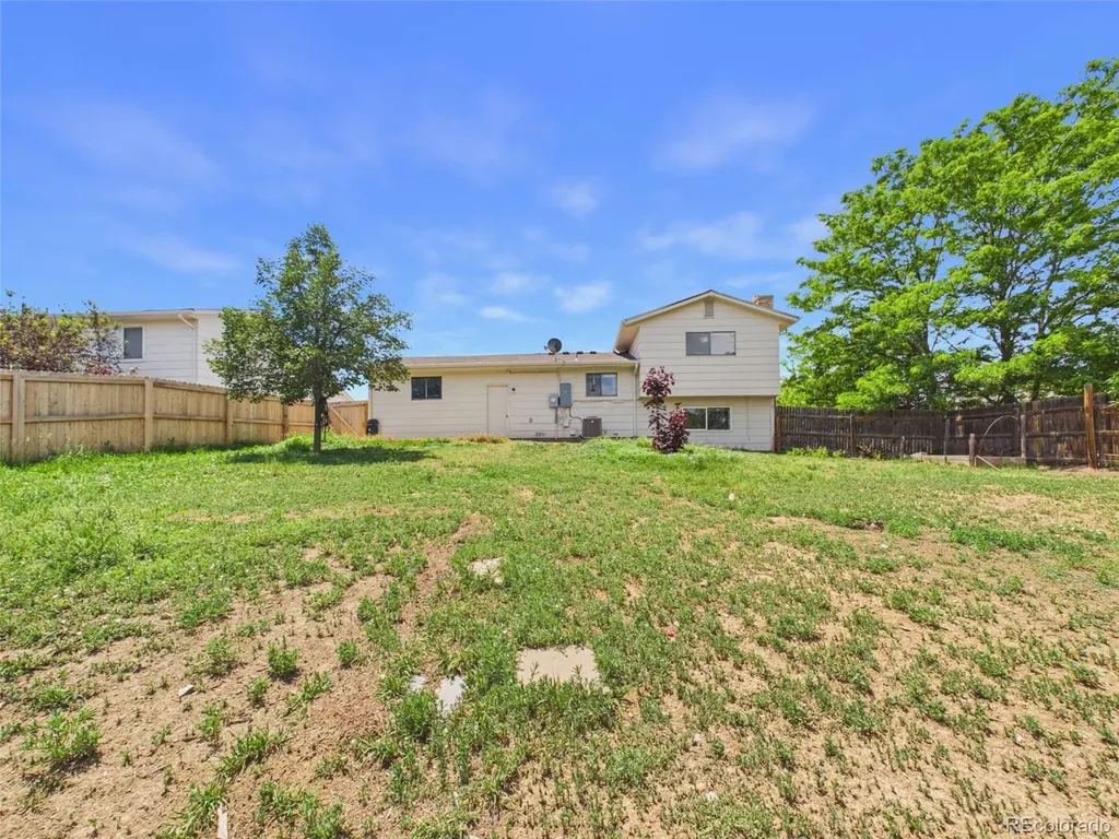 904 S Uravan Street Aurora CO 80017