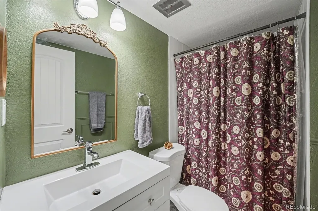 972 S Miller Street Lakewood CO 80226