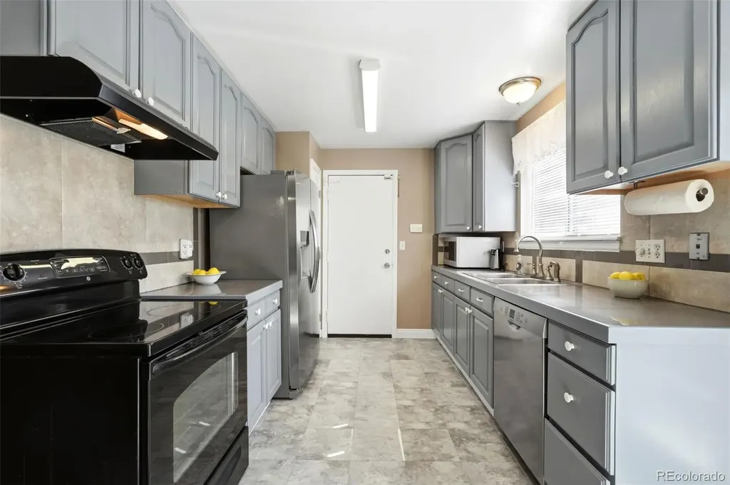 8102 S Everett Street Littleton CO 80128