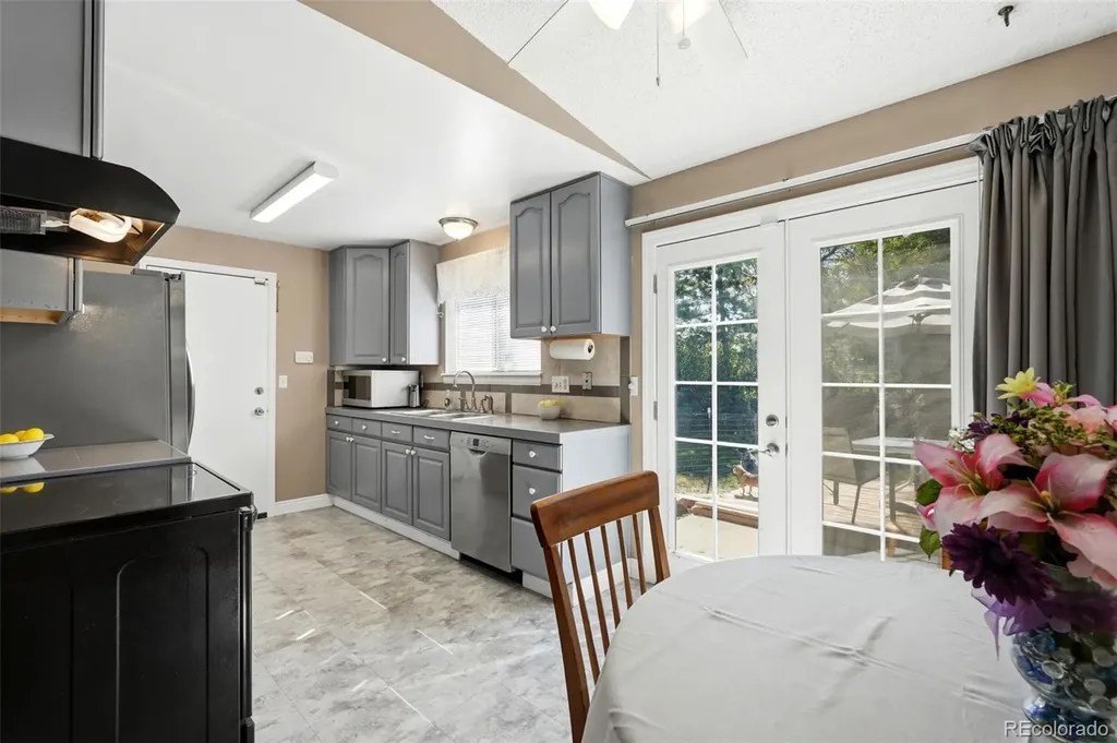 8102 S Everett Street Littleton CO 80128