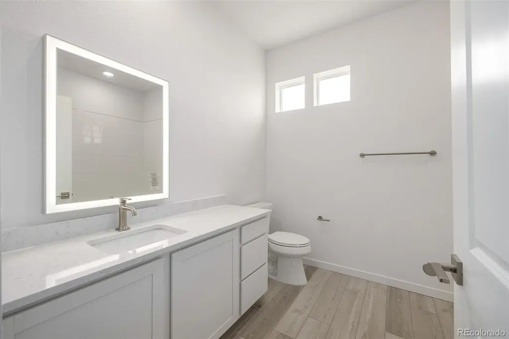 6153 N Ceylon Street Aurora CO 80019