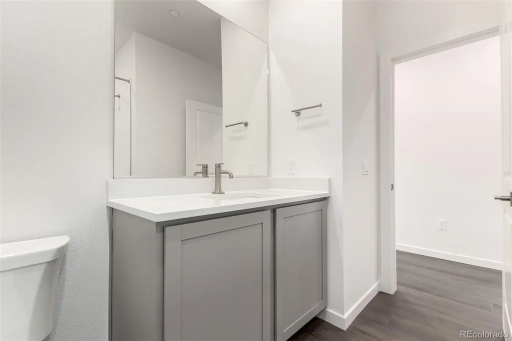 6153 N Ceylon Street Aurora CO 80019