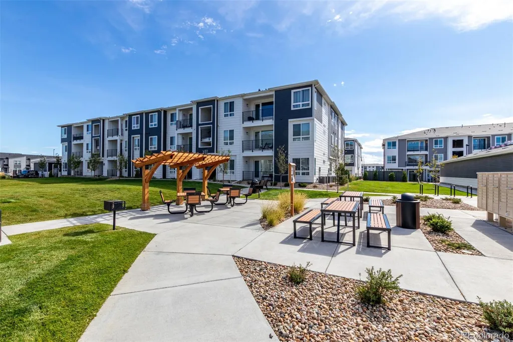6153 N Ceylon Street Aurora CO 80019