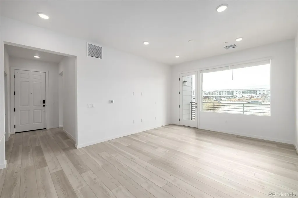 6153 N Ceylon Street Aurora CO 80019