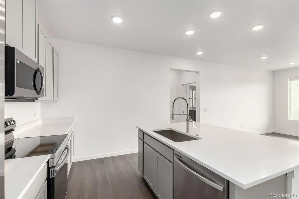 6153 N Ceylon Street Aurora CO 80019