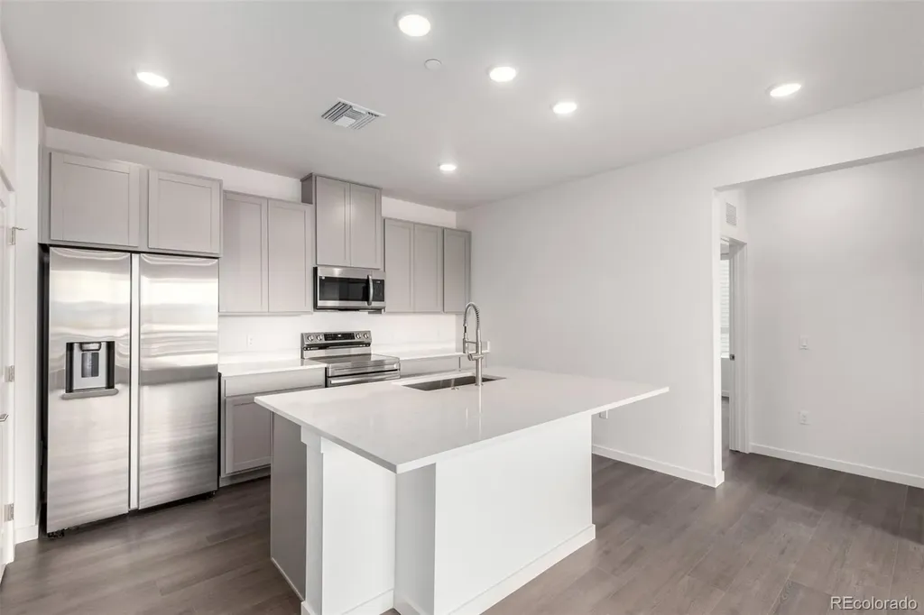 6153 N Ceylon Street Aurora CO 80019