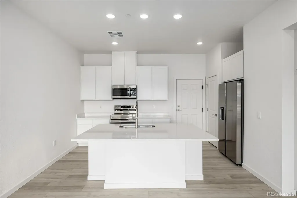 6153 N Ceylon Street Aurora CO 80019