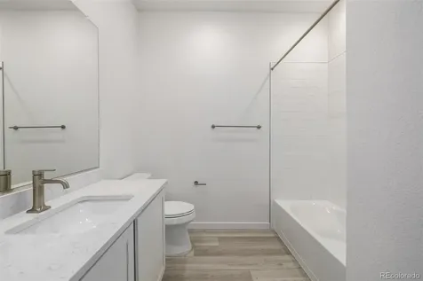 6153 N Ceylon Street Aurora CO 80019