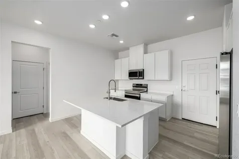 6153 N Ceylon Street Aurora CO 80019