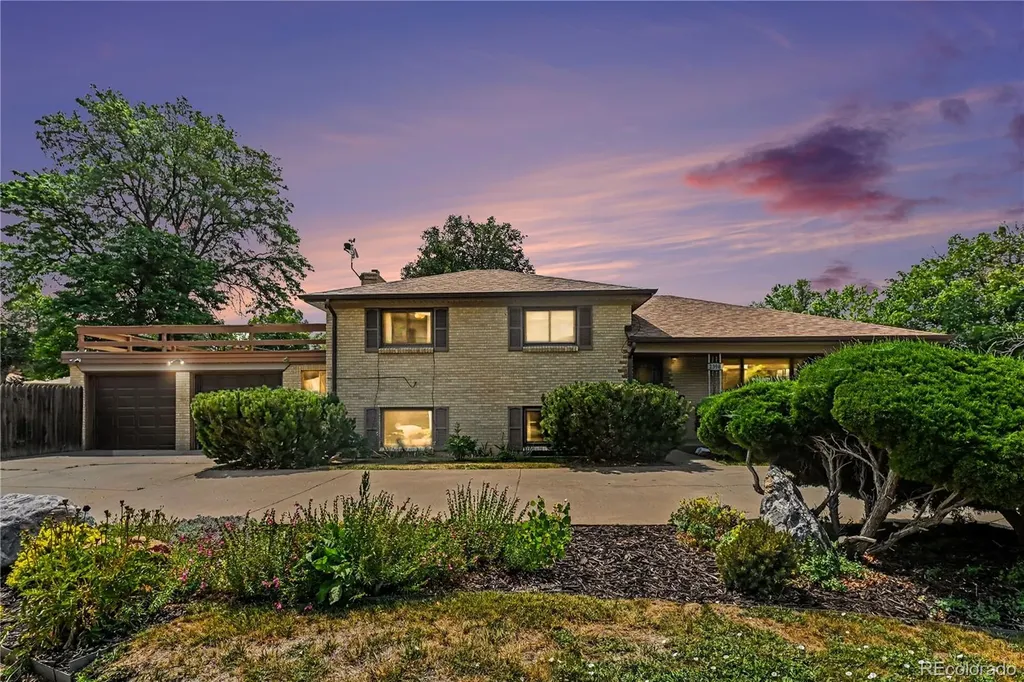 2398 Oakland Street Aurora CO 80010