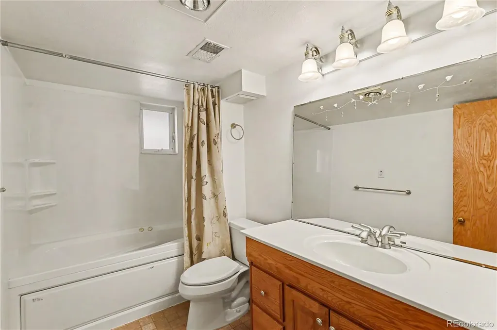 2398 Oakland Street Aurora CO 80010