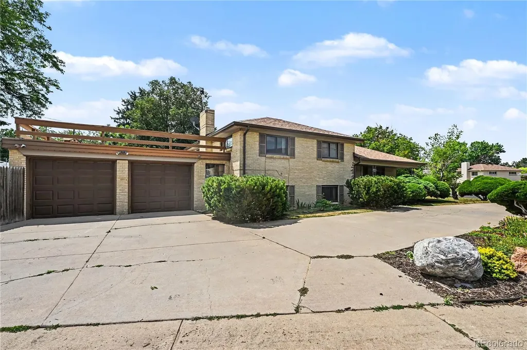 2398 Oakland Street Aurora CO 80010