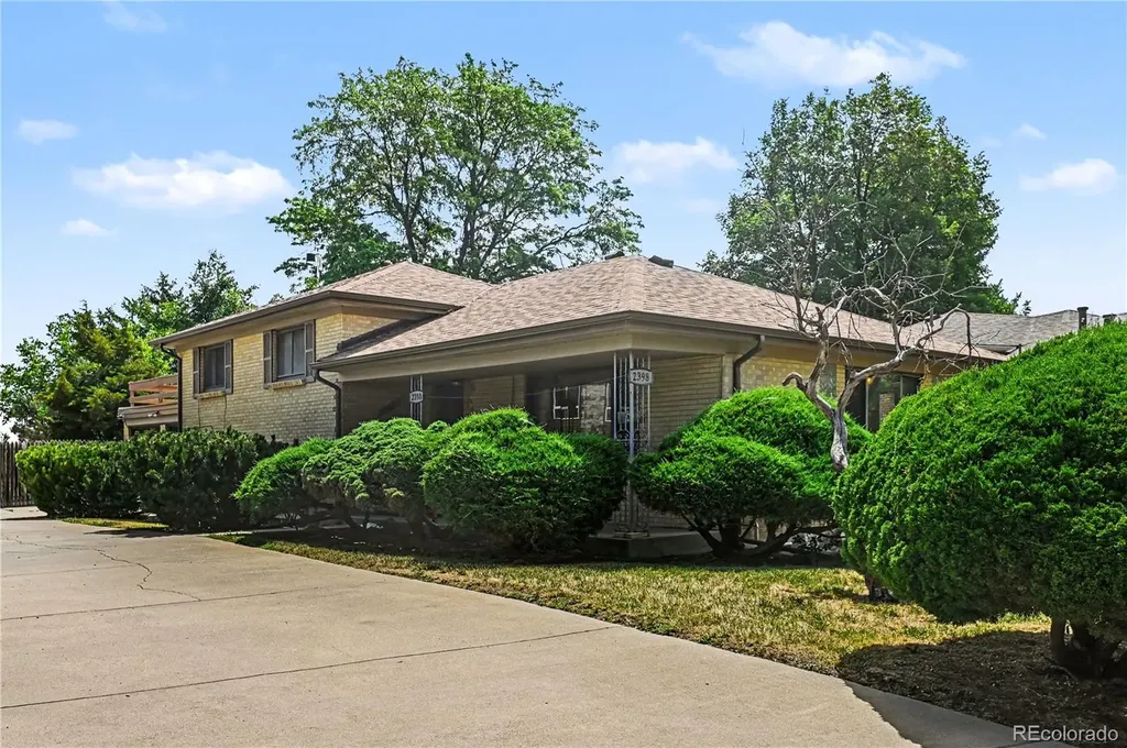 2398 Oakland Street Aurora CO 80010