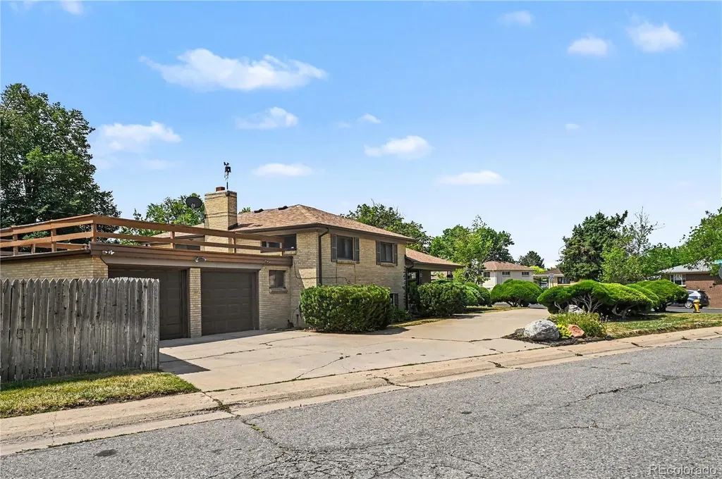 2398 Oakland Street Aurora CO 80010