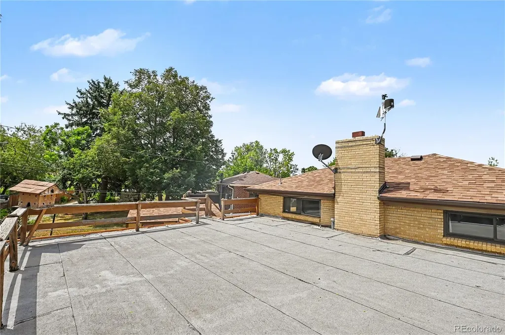 2398 Oakland Street Aurora CO 80010