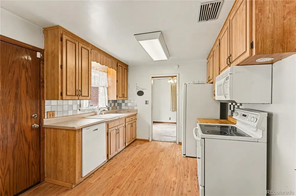 2398 Oakland Street Aurora CO 80010