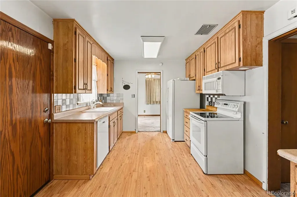 2398 Oakland Street Aurora CO 80010