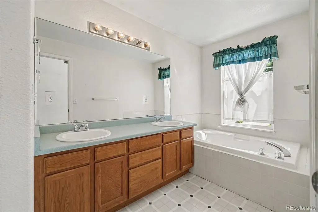 305 Maggie Street Longmont CO 80501