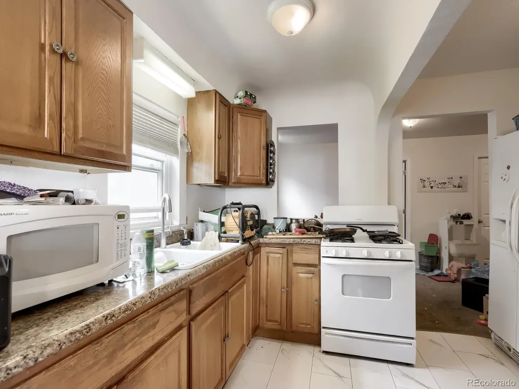216 5th Avenue La Salle CO 80645