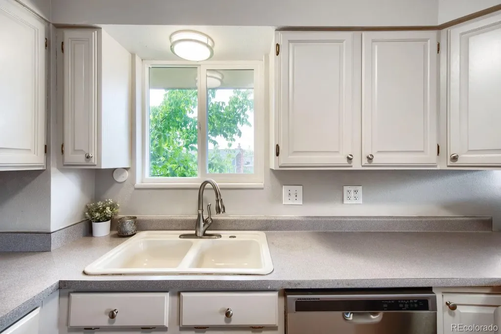7056 W Rowland Avenue Littleton CO 80128