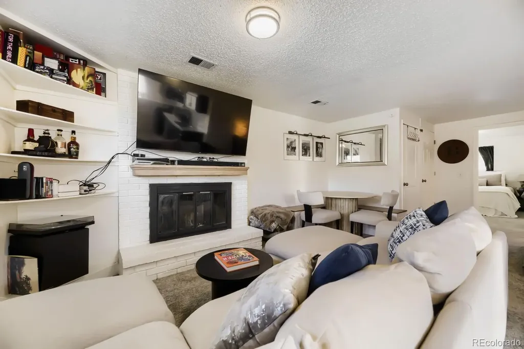 7056 W Rowland Avenue Littleton CO 80128
