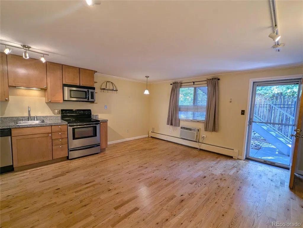 1135 N Elizabeth Street Denver CO 80206