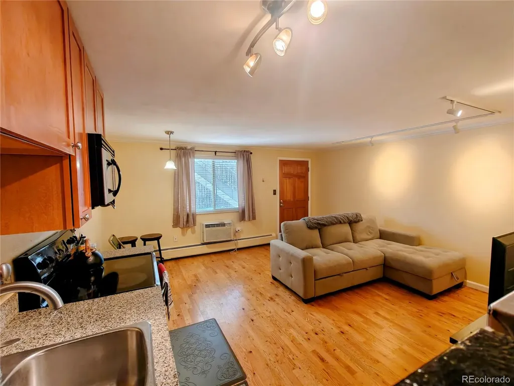1135 N Elizabeth Street Denver CO 80206