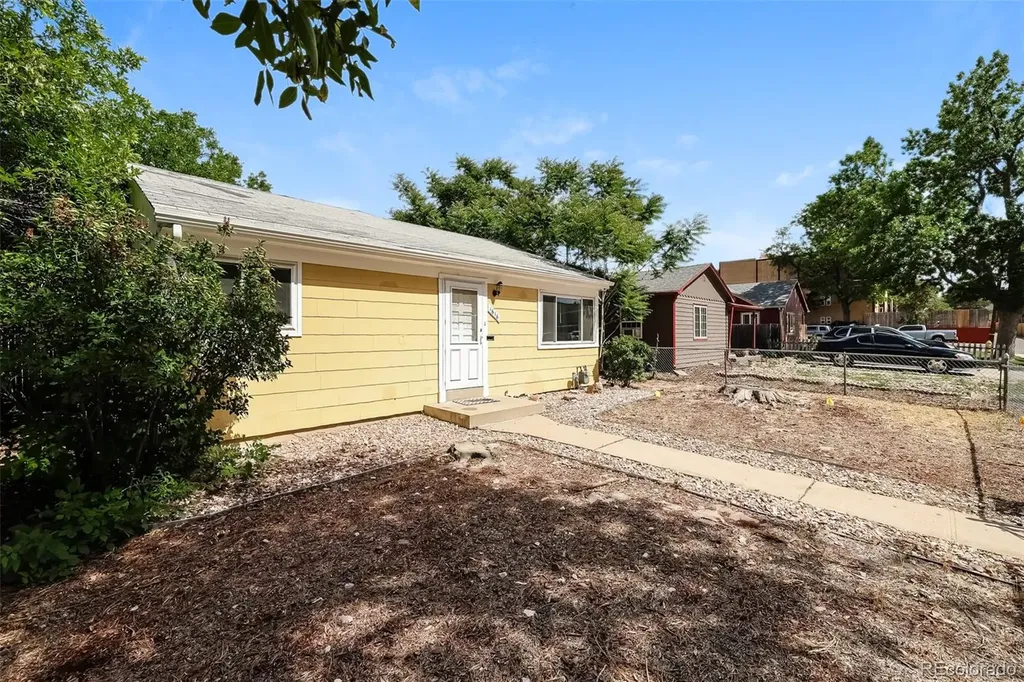 1616 Newark Street Aurora CO 80010