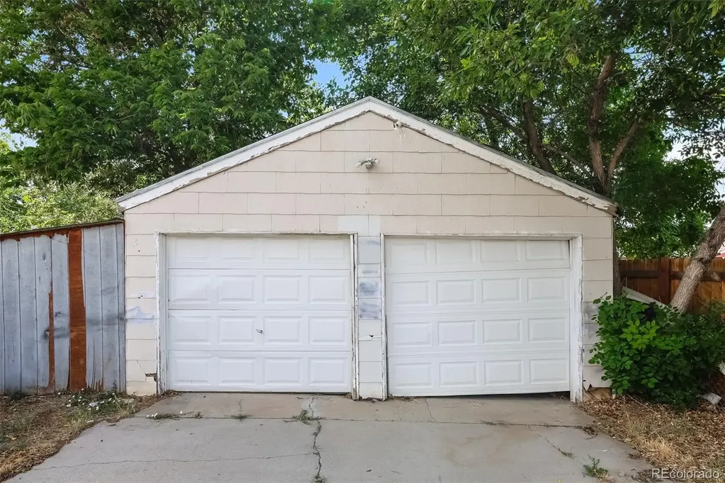 1616 Newark Street Aurora CO 80010