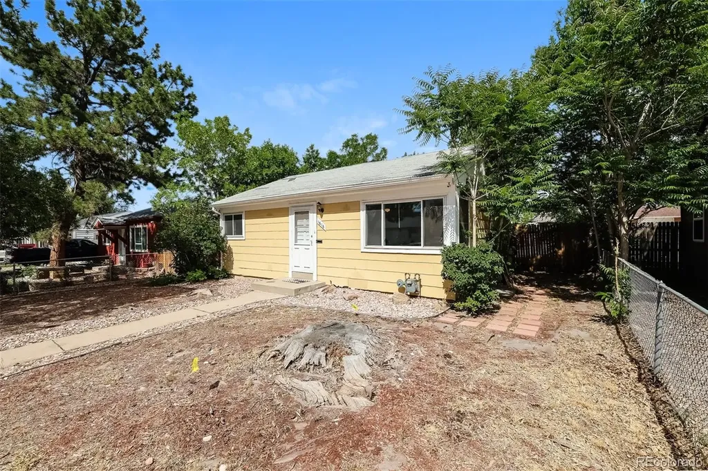 1616 Newark Street Aurora CO 80010