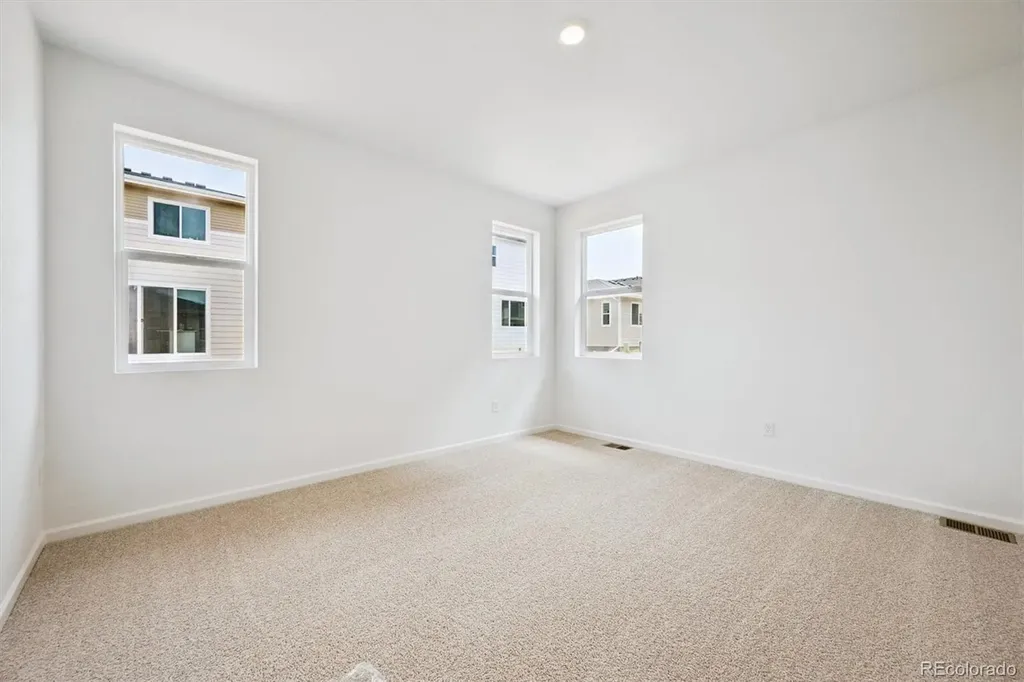 45933 Wood Thrush Avenue Bennett CO 80102