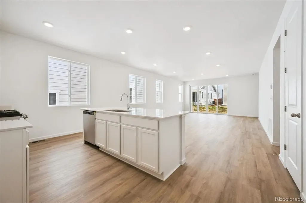 45933 Wood Thrush Avenue Bennett CO 80102