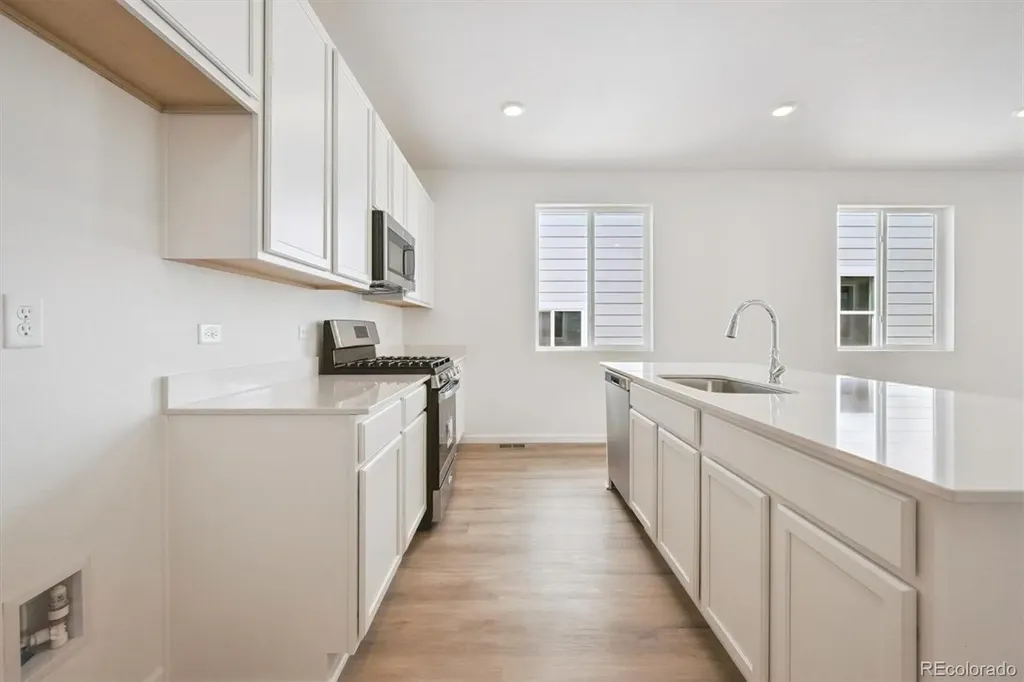 45933 Wood Thrush Avenue Bennett CO 80102