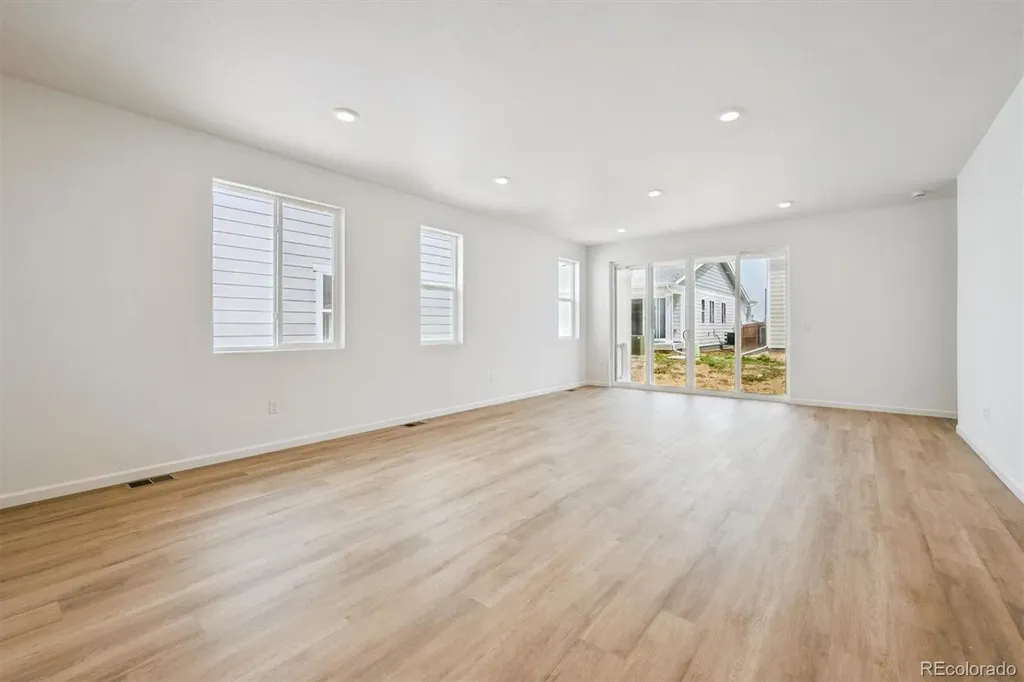 45933 Wood Thrush Avenue Bennett CO 80102