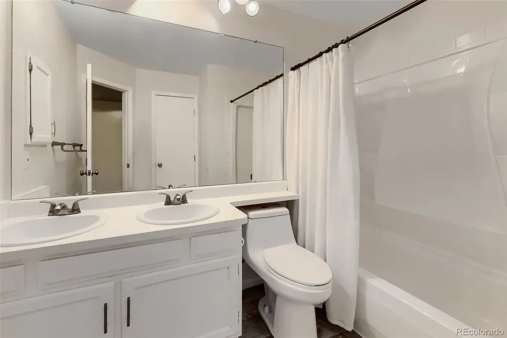 1811 S Quebec Way Denver CO 80231