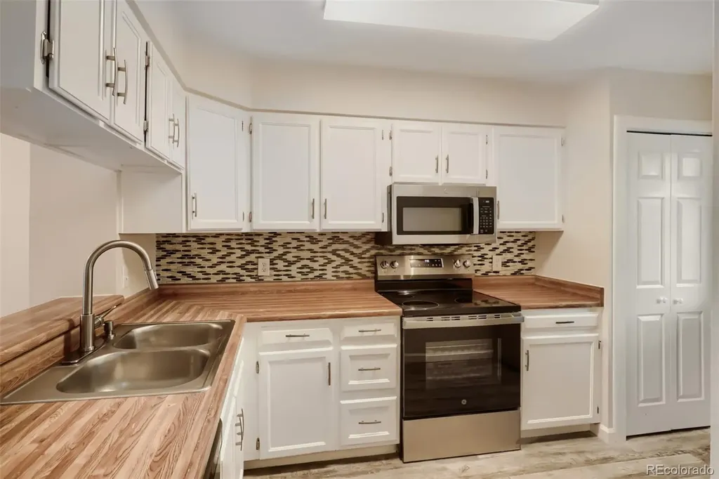 1811 S Quebec Way Denver CO 80231