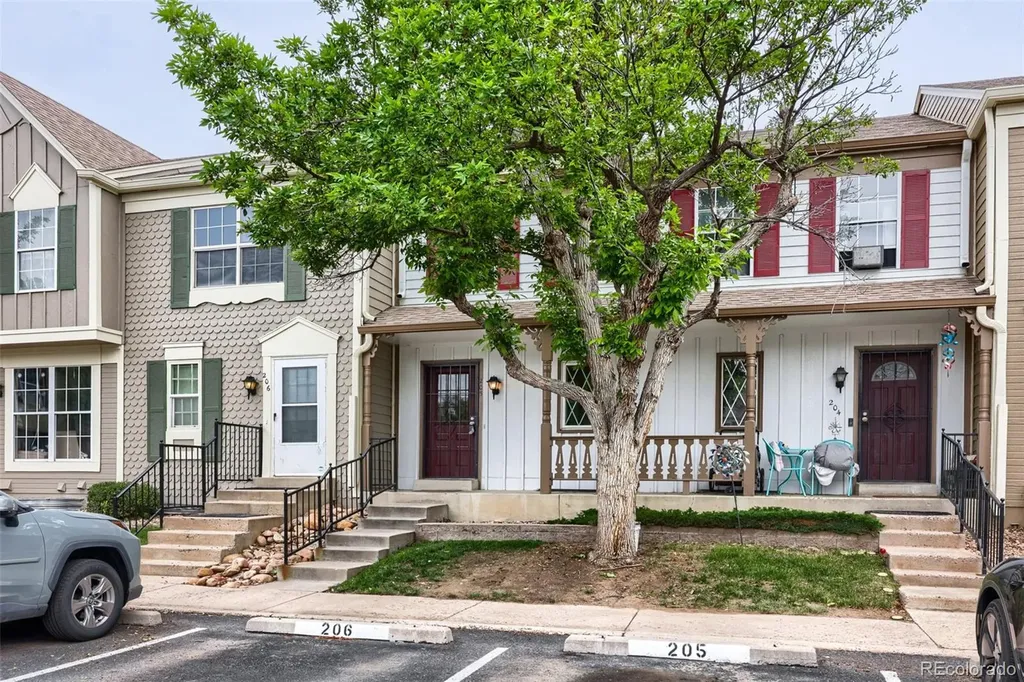1811 S Quebec Way Denver CO 80231