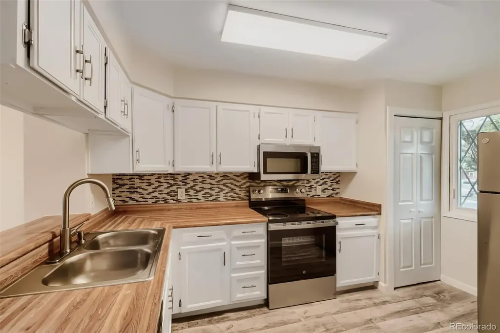 1811 S Quebec Way Denver CO 80231