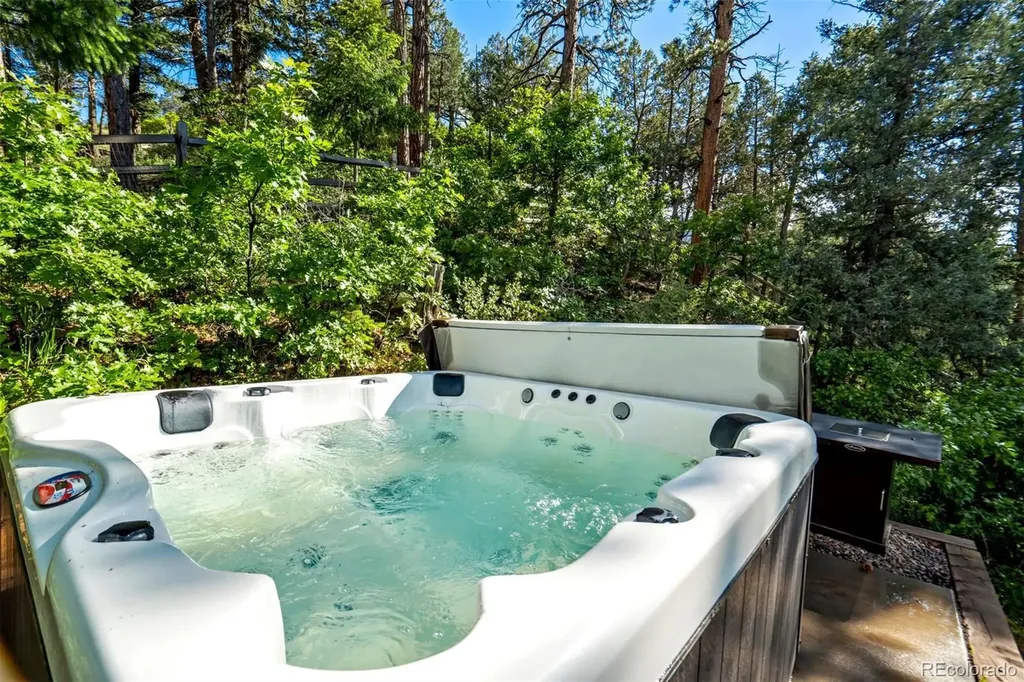 4998 Chippewa Drive Larkspur CO 80118