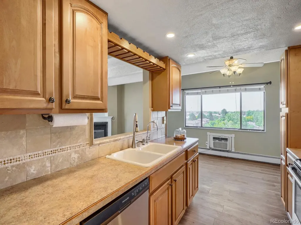 1011 S Ironton Street Aurora CO 80012