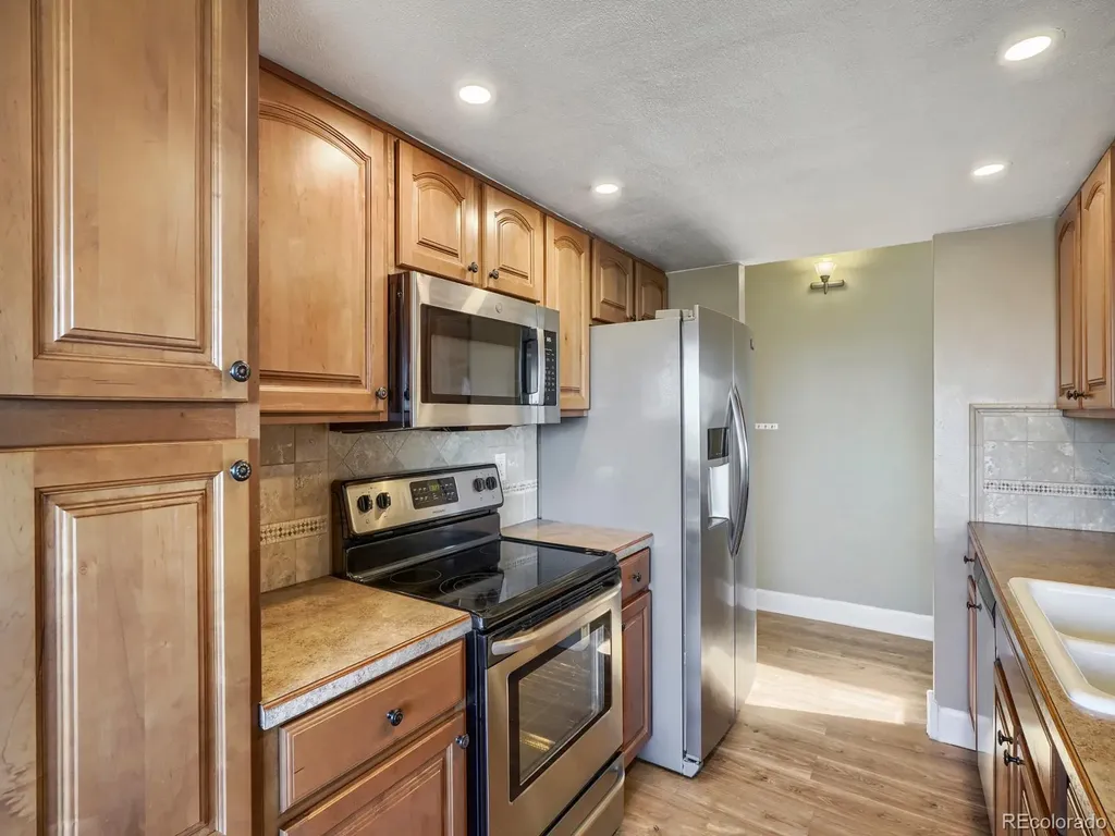 1011 S Ironton Street Aurora CO 80012