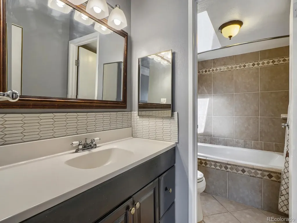 1011 S Ironton Street Aurora CO 80012
