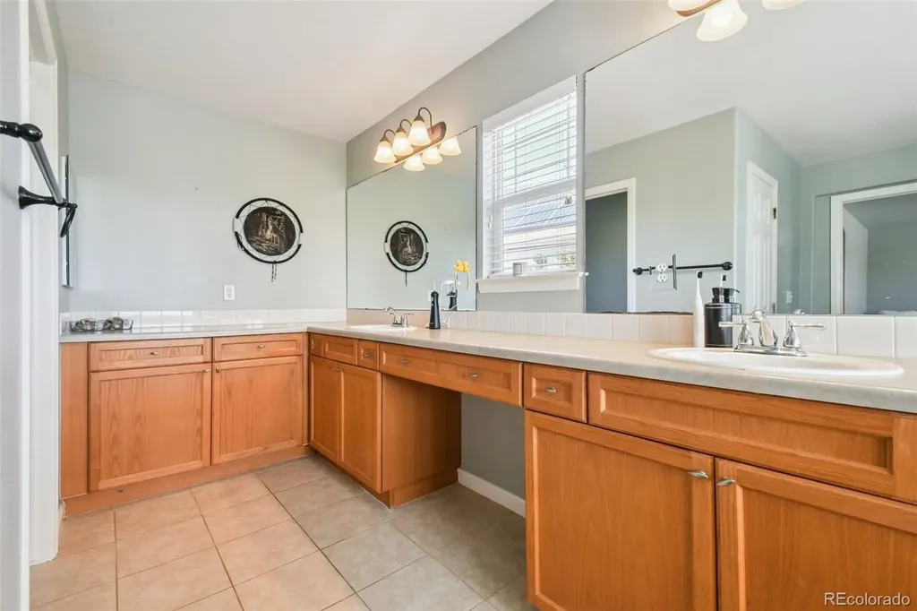 4144 S Liverpool Way Aurora CO 80013