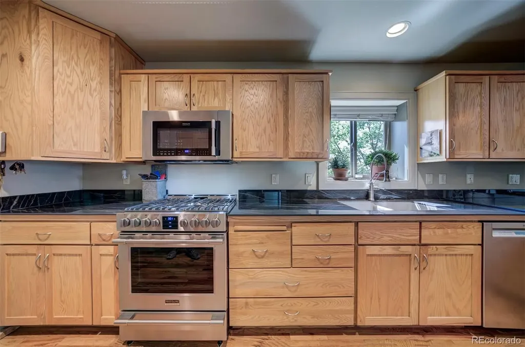 105 Aberdeen Bluff Pueblo CO 81004