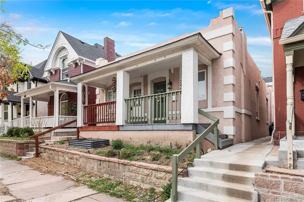 2465 W Caithness Place Denver CO 80211