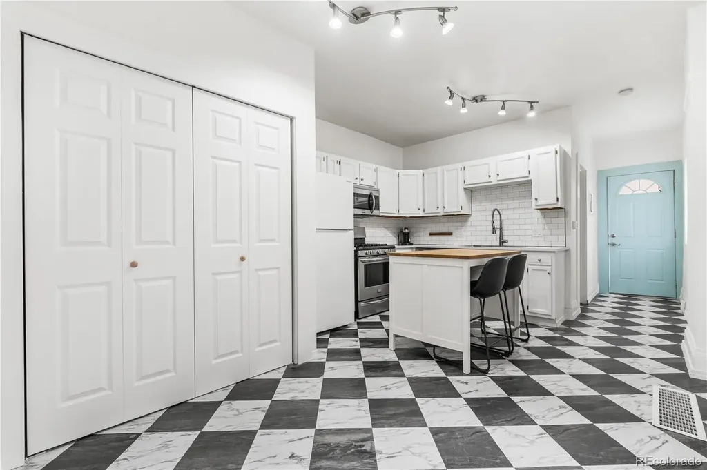 2465 W Caithness Place Denver CO 80211