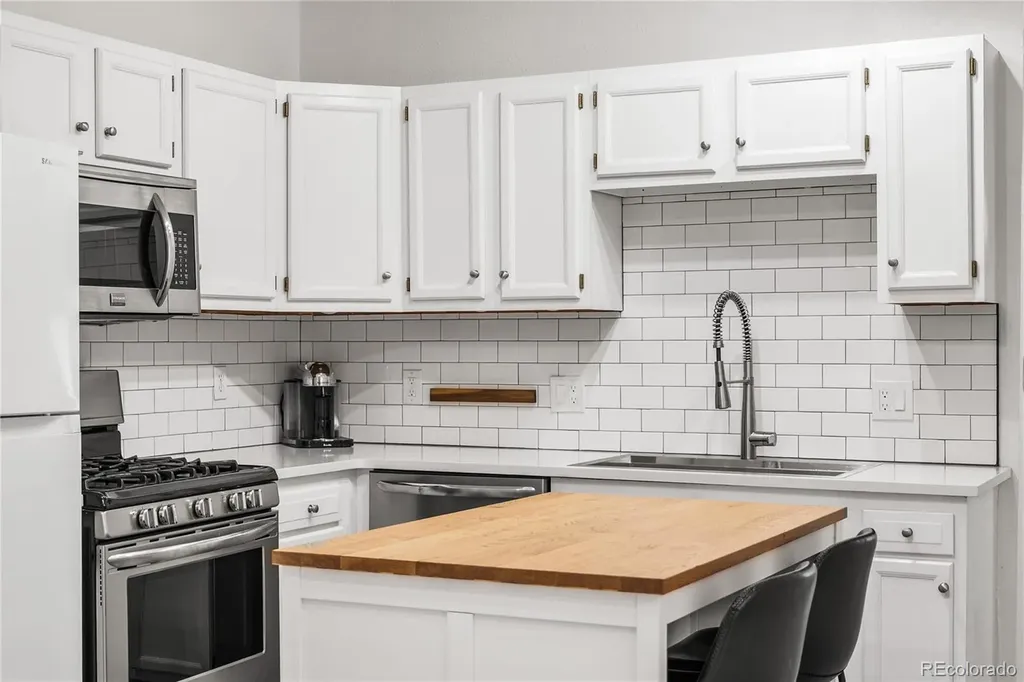 2465 W Caithness Place Denver CO 80211